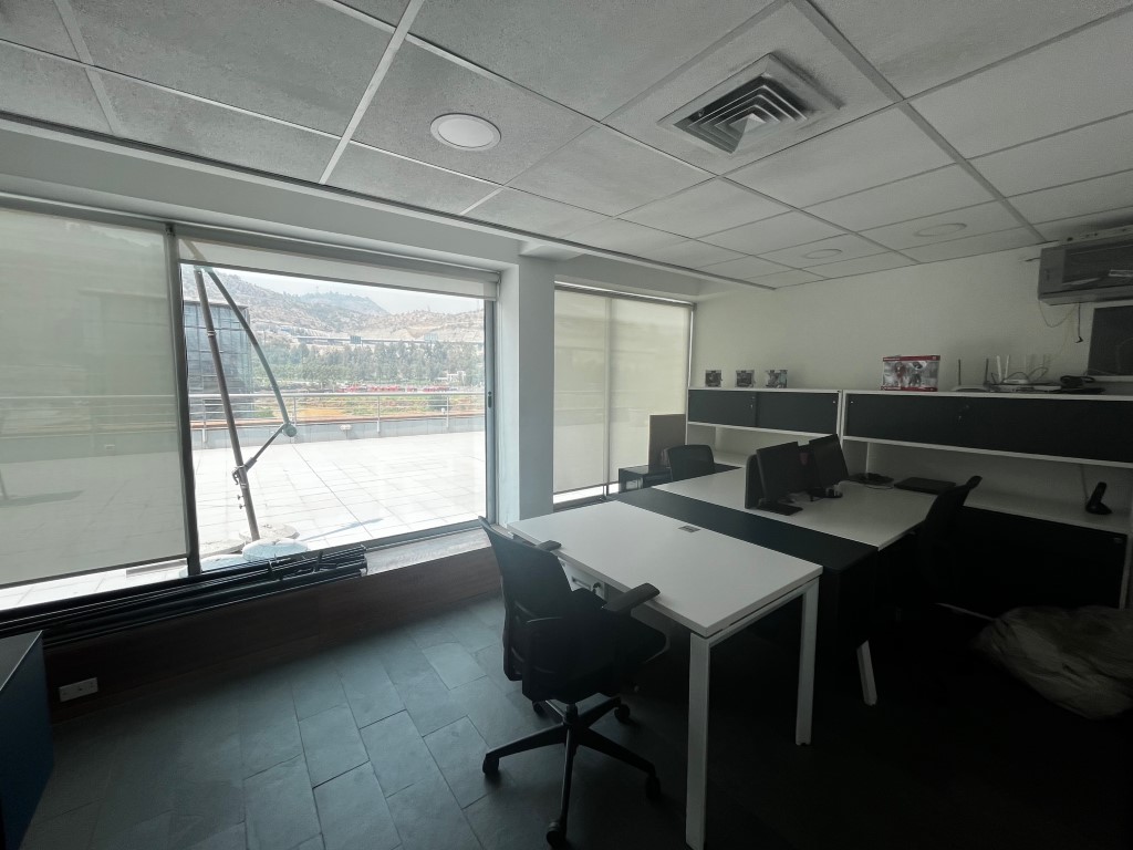 Oficina Penthouse 107 Mt2 | Ciudad Empresarial | Huechuraba